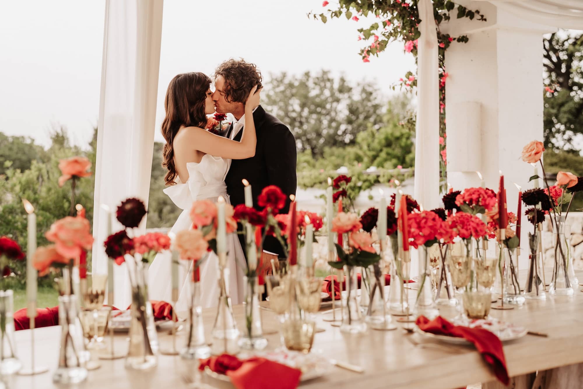 Sposi felici il giorno del loro matrimonio organizzato con catering Puglia