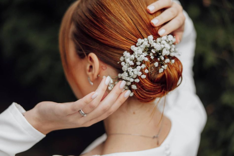 Acconciature sposa capelli lunghi: eleganza che danza nel vento di Puglia